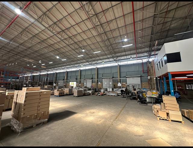 8,500M² WAREHOUSE FOR SALE IN LINBRO PARK